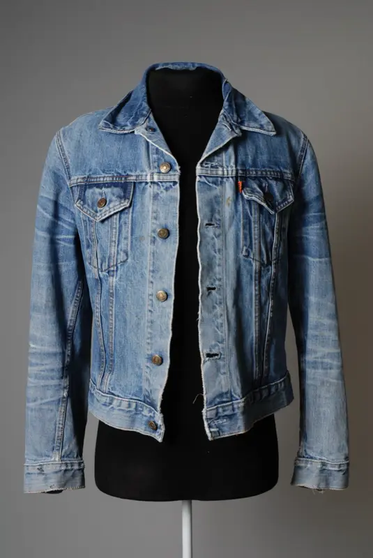 Cleaned up the Vintage Levi's Denim Jacket today. Before/after is unreal