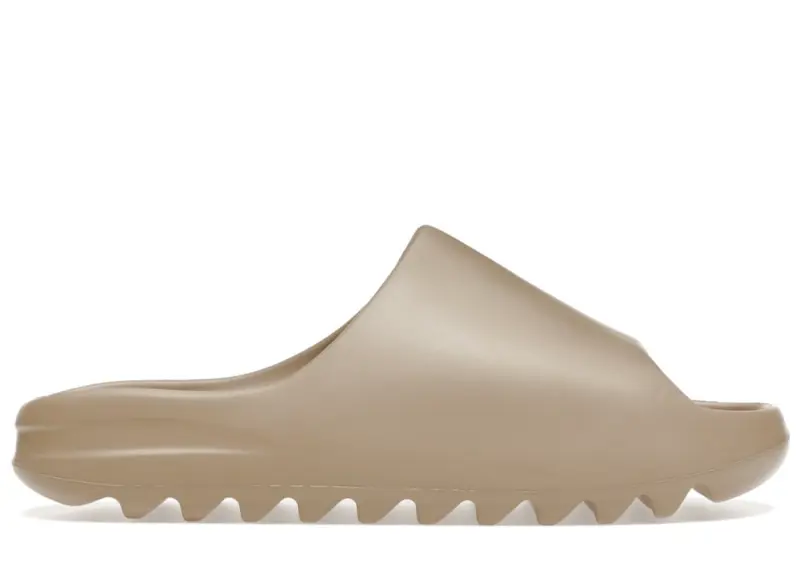 The Yeezy Slide in natural light. That's it, that's the post