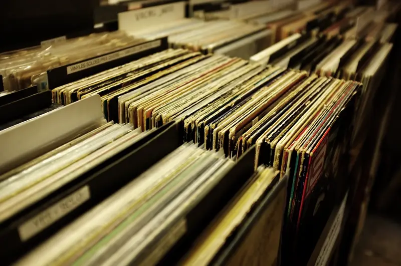 Shelf update — the Vinyl Crate Lot — 30 records slots in perfectly