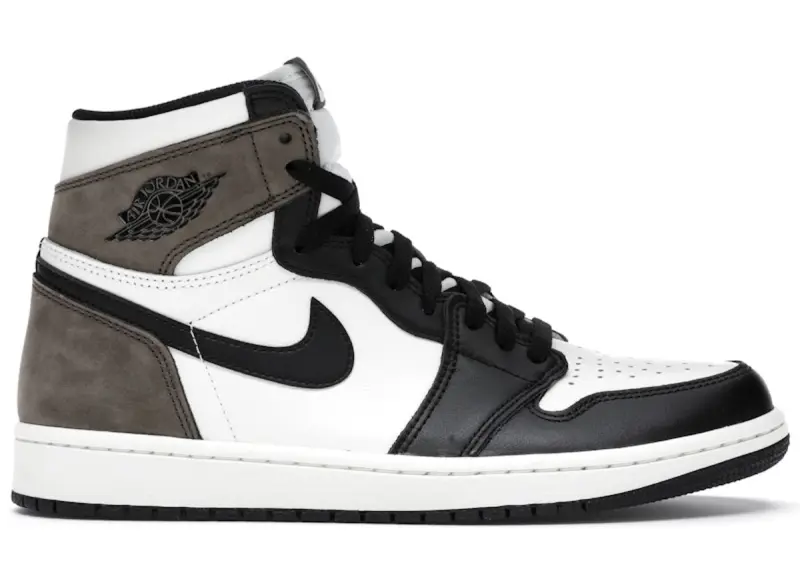 Finally tracked down the Air Jordan 1 High 'Dark Mocha'. Grail status: achieved